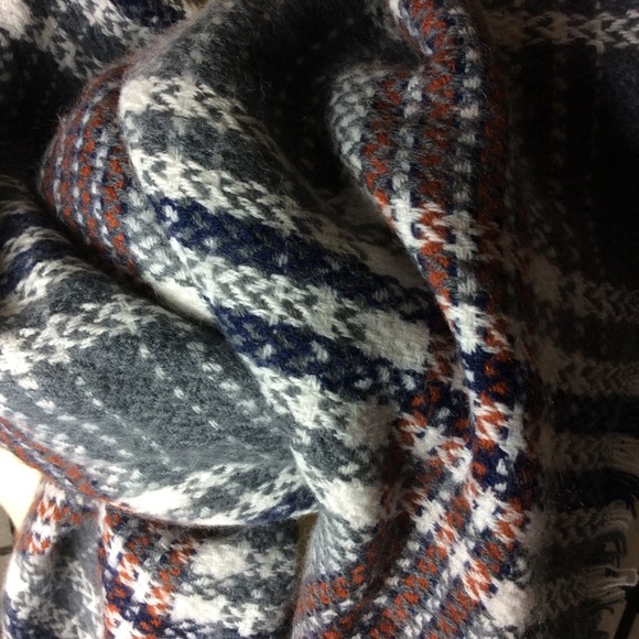 NWT Charlotte Daniel Wrap or Oversized Scarf! - Picture 2 of 5